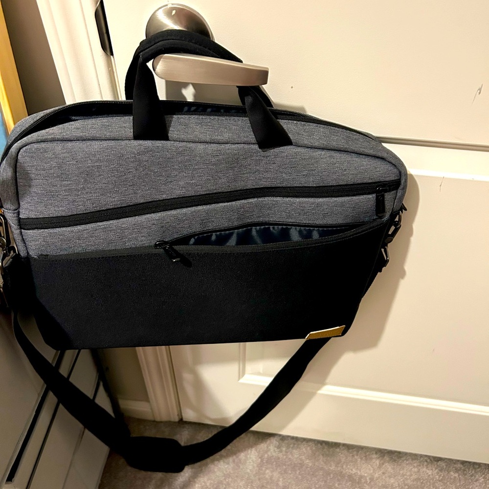 Used a few times. Bagson laptop case.